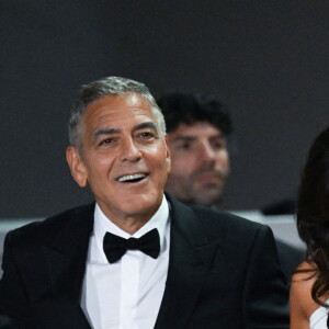 Brad Pitt et Ines de Ramon ont partagé des moments à Venise avec George Clooney et Amal, les compagnes des deux stars se ressemblent fortement
George Clooney, Ines de Ramon et Brad Pitt assistent à la première de Wolfs dans le cadre du 81e Festival international du film de Venise, à Venise, en Italie, le 01 septembre 2024. Photo par Aurore Marechal/ABACAPRESS.COM