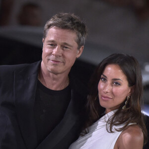 Brad Pitt et Ines de Ramon assistent à la première de Wolfs au 81e Festival du film de Venise, à Venise, en Italie, le dimanche 1er septembre 2024. Photo de Rocco Spaziani/ UPI