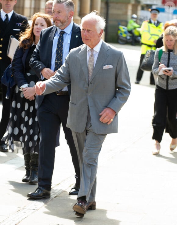 S'il est soigné depuis des mois, le pire est envisagé
Le roi Charles III d'Angleterre, visite Southport après les attaques au couteau, où trois enfants ont été tués et d'autres blessés, le 21 août 2024