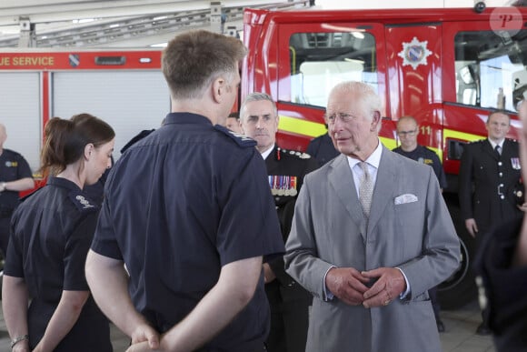 Le roi Charles III d'Angleterre en visite à Southport, après les attaques au couteau fin juillet, où trois enfants ont été tués et d'autres blessés. Le 20 août 2024 