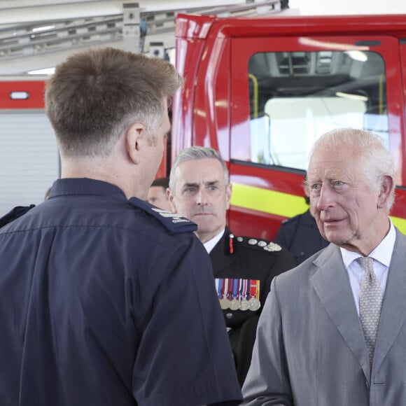 Le roi Charles III d'Angleterre en visite à Southport, après les attaques au couteau fin juillet, où trois enfants ont été tués et d'autres blessés. Le 20 août 2024 