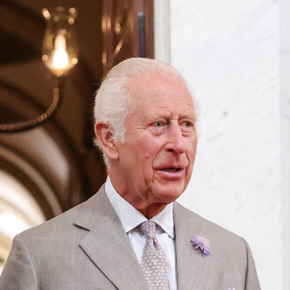 Charles III est atteint d'un cancer
Le Premier ministre britannique Keir Starmer, le roi Charles III d'Angleterre - Réunion de la Communauté politique européenne au palais de Blenheim à Woodstock au Royaume-Uni