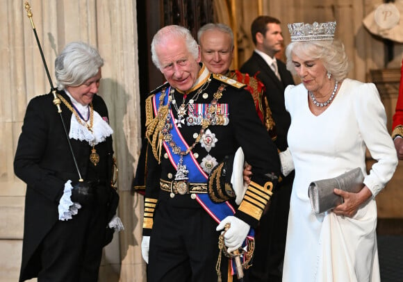 Les préparatifs de ses obsèques ont d'ailleurs déjà commencé
Le roi Charles III d'Angleterre et la reine consort Camilla Parker Bowles lors de l'ouverture officielle du parlement britannique au palais de Westminster à Londres. Le 17 juillet 2024 © Eddie Mulholland / WPA Pool / Bestimage 