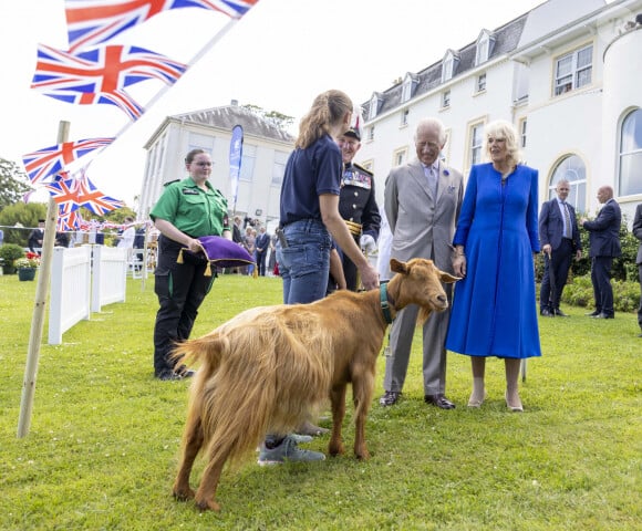 Charles III et Camilla le 16 juillet 2024 à St Peter Port, Guernsey. © Ian Vogler/MirrorPix/Bestimage