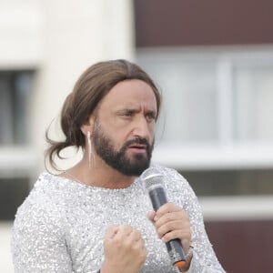 Exclusif - Cyril Hanouna, tournage d’une séquence lors de laquelle C.Hanouna imite C.Dion, Paris, France, le 29 aout 2024. © Jack Tribeca / Bestimage 