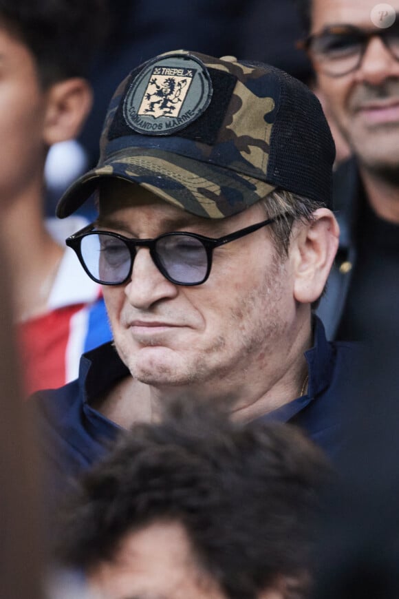 Benoît Magimel - Célébrités dans les tribunes de la demi-finale retour de Ligue des champions entre le PSG face au Borussia Dortmund (0-1) au Parc des Princes à Paris le 7 mai 2024. © Cyril Moreau/Bestimage 