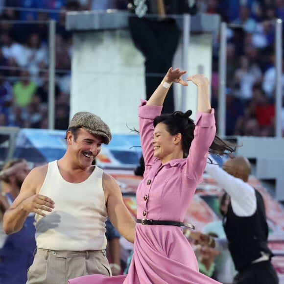 Jean Dujardin, Alice Renavand - Cérémonie d'ouverture de la Coupe du Monde de Rugby France 2023 avant le match de la Poule A entre la France et la Nouvelle-Zélande au Stade de France à Saint-Denis le 8 septembre 2023. © Dominique Jacovides/Bestimage