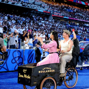 Jean Dujardin, Alice Renavand - Cérémonie d'ouverture de la Coupe du Monde de Rugby France 2023 avant le match de la Poule A entre la France et la Nouvelle-Zélande au Stade de France à Saint-Denis le 8 septembre 2023. © Dominique Jacovides/Bestimage