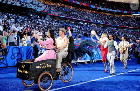 Jean Dujardin, Alice Renavand - Cérémonie d'ouverture de la Coupe du Monde de Rugby France 2023 avant le match de la Poule A entre la France et la Nouvelle-Zélande au Stade de France à Saint-Denis le 8 septembre 2023. © Dominique Jacovides/Bestimage