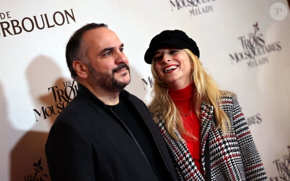 Pourquoi à Thuir ? C'est la terre de sa femme et c'est là que le couple est installé
François-Xavier Demaison et sa femme Anaïs Tihay - Première du film "Les Trois Mousquetaires: Milady" au Grand Rex à Paris le 10 décembre 2023. © Coadic Guirec - Dominique Jacovides /Bestimage