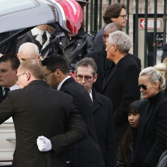 Laeticia Hallyday, ses filles Jade et Joy, Nathalie Baye et Laura Smet - Obsèques de Johnny Hallyday en l'église La Madeleine à Paris, France, le 9 décembre 2017. © Christophe Aubert/Bestimage 