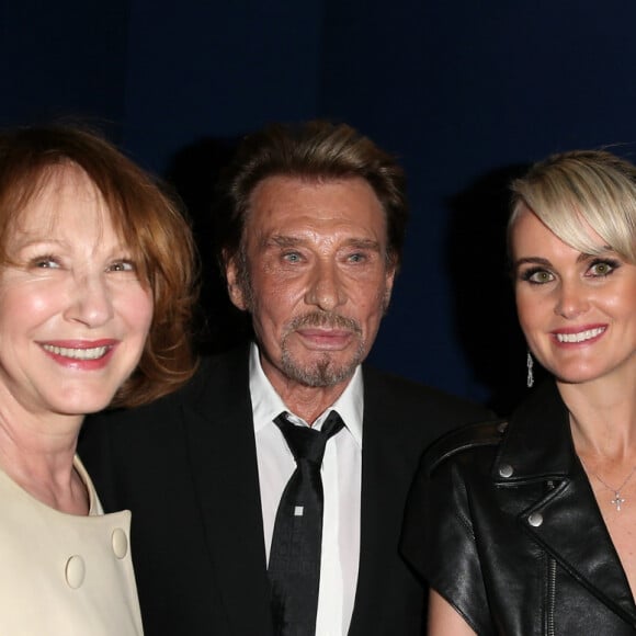 Six ans après, quelles sont les relations entre Nathalie Baye et Laeticia Hallyday ?
Nathalie Baye, Johnny Hallyday et sa femme Laeticia - Avant-première de 'Salaud on t'aime' à l'UGC Normandie sur les Champs-Elysées à Paris le 31 mars 2014.