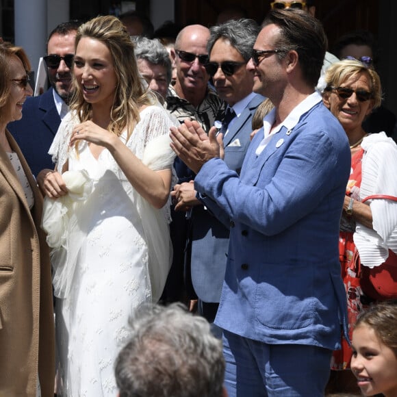 David Hallyday, Nathalie Baye - Mariage de Laura Smet et Raphaël Lancrey-Javal à l'église Notre-Dame des Flots au Cap-Ferret le jour de l'anniversaire de son père Johnny Hallyday le 15 juin 2019.