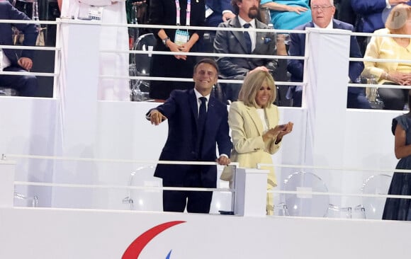 Le président Emmanuel Macron et sa femme Brigitte Macron lors de la cérémonie d'ouverture des jeux paralympiques Paris 2024 place de la Concorde à Paris le 28 août 2024. © Jacovides / Perusseau / Bestimage 