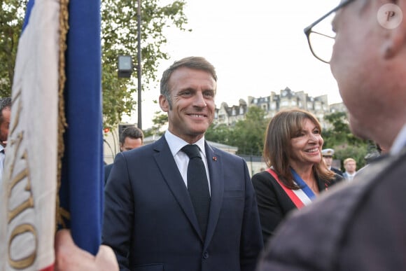 Le président Emmanuel Macron, Anne Hidalgo, maire de Paris - Le président E.Macron lors de la cérémonie de commémoration du 80ème anniversaire de la libération de Paris Place Denfert-Rochereau le 25 août 2024 © Isa Harsin / Pool / Bestimage 