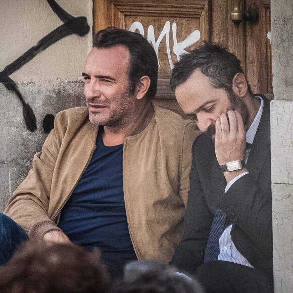 Exclusif - Jean Dujardin en tournage à Marseille le 14 avril 2015 pour le film "Un Homme à la hauteur", une comédie romantique réalisée par Laurent Tirard (Le Petit Nicolas) avec Virginie Efira. Par la grâce des effets spéciaux, Jean Dujardin joue le rôle d'un nain!