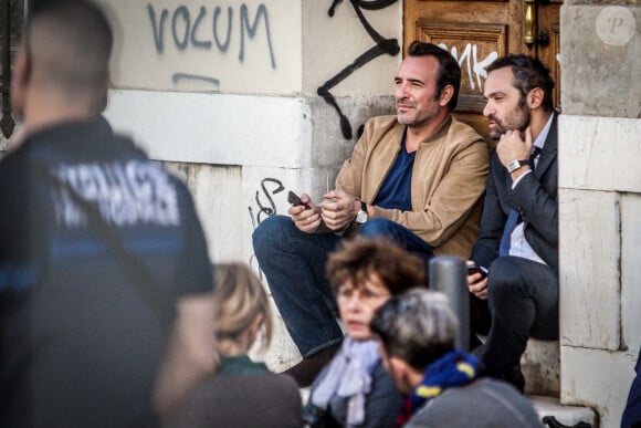 Avec qui il a déjà tourné 
Exclusif - Jean Dujardin en tournage à Marseille le 14 avril 2015 pour le film "Un Homme à la hauteur", une comédie romantique réalisée par Laurent Tirard (Le Petit Nicolas) avec Virginie Efira. Par la grâce des effets spéciaux, Jean Dujardin joue le rôle d'un nain!