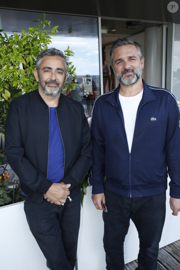 Exclusif - Les réalisateurs Éric Toledano et Olivier Nakache - Déjeuner dans la loge de France Télévisions lors de la Finale Hommes des Internationaux de France de Tennis de Roland Garros 2024 - Jour 15 à Paris. Le 9 Juin 2024. © Bertrand Rindoff / Bestimage 