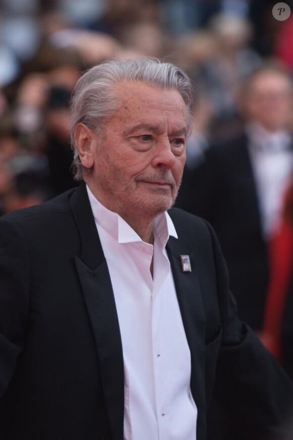 Le souvenir de son père reste puissant dans la mémoire d'Anouchka Delon
Alain Delon. Montée des marches du film "A Hidden Life" lors du 72ème Festival International du Film de Cannes. Le 19 mai 2019