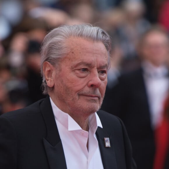 Le souvenir de son père reste puissant dans la mémoire d'Anouchka Delon
Alain Delon. Montée des marches du film "A Hidden Life" lors du 72ème Festival International du Film de Cannes. Le 19 mai 2019