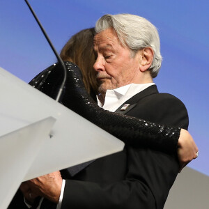 Anouchka a toujours maintenu un lien particulier avec son père
Remise de la Palme d'Honneur à Alain Delon lors du 72ème Festival International du Film de Cannes. On may 19th 2019 © Jacovides-Moreau / Bestimage 