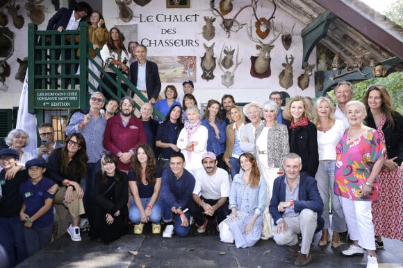 Exclusif - Marie Claude Mayette (Organisatrice de l'evenement) Christian Panvert, Nicole Lambert , Nathalie Marquay Pernaut, Laurent Gounelle, Jean Pierre Mader, Jerome Atall, Nicolas d'Estienne d'Orves, Emma Becker, Dorothee Ollieric, Marine Jacquemin, Céline Laurens, Tiphaine Auziere, Pascal Ory, Evelyne Dress, Emmanuelle de Boisson, jerome de Verdiere, Alice develey, Ruben Barrouk, Raphael Zaoui, Emmanuel Pierrat, Serguei Jirnov, Eric Naulleau, Jerome Arnaud Wagner, Fabrice Rose ...etc - Rendez-vous avec les écrivains lors de la 6ème édition "Les écrivains chez Gonzague Saint-Bris, la forêt des livres" à Chanceux-près-Loches. Le 25 août 2024 © Cédric Perrin / Bestimage 