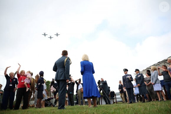 La Reine Camilla, Commodore honoraire de l'air, assiste à un défilé aérien lors de sa visite à la RAF Leeming, Northallerton, pour rencontrer les militaires et leurs familles et s'informer sur l'aide sociale qui leur est offerte, le vendredi 6 septembre 2024.
Photo par Phil Noble/PA Wire/ABACAPRESS.COM