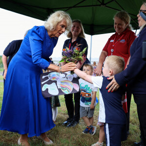 La Reine Camilla, Honorary Air Commodore, reçoit des fleurs de la part des enfants de la crèche locale, lors de sa visite à RAF Leeming, Northallerton, pour rencontrer les militaires et leurs familles et s'informer sur l'aide sociale qui leur est offerte, le vendredi 6 septembre 2024.
Photo par Phil Noble/PA Wire/ABACAPRESS.COM