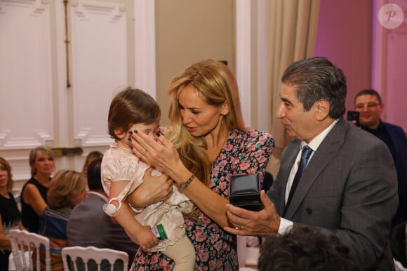 Exclusif - Adriana Karembeu, sa fille Nina Ohanian - Adriana reçoit la médaille Charles Aznavour à la soirée caritative organisée au Palais du Pharo, au profit de l'école arménienne Abovian. Marseille, le 26 octobre 2019. © Philippe Doignon / Bestimage 