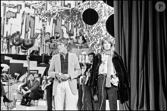 Le fils de Jacques Dutronc et Françoise Hardy sort un nouveau disque intitulé "Il n'est jamais trop tard"
Françoise Hardy et Jacques Dutronc en 1967