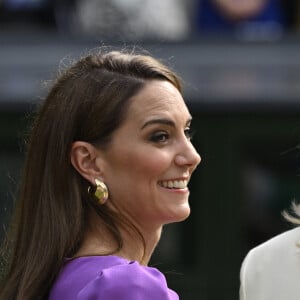 Catherine (Kate) Middleton remet la coupe à Carlos Alcaraz après sa victoire face à Novak Djokovic en finale du tournoi de Wimbledon 2024 (6/2 - 6/2 - 7/6). Wimbledon, le 14 juillet 2024. 