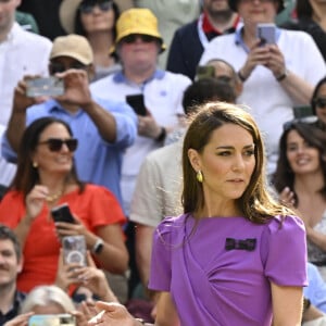 Catherine (Kate) Middleton remet la coupe à Carlos Alcaraz après sa victoire face à Novak Djokovic en finale du tournoi de Wimbledon 2024 (6/2 - 6/2 - 7/6). Wimbledon, le 14 juillet 2024. 