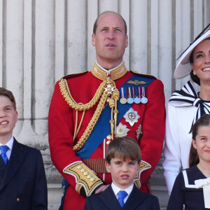 Le prince William, prince de Galles, Catherine Kate Middleton, princesse de Galles, le prince George, le prince Louis et la princesse Charlotte - Les membres de la famille royale britannique au balcon du Palais de Buckingham lors de la parade militaire "Trooping the Colour" à Londres le 15 juin 2024 © Julien Burton / Bestimage 