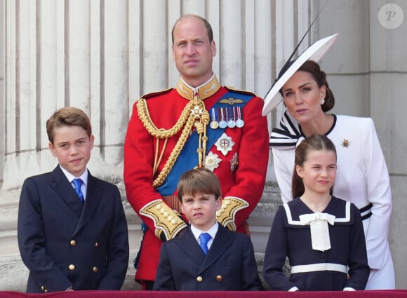 Le prince William, prince de Galles, Catherine Kate Middleton, princesse de Galles, le prince George, le prince Louis et la princesse Charlotte - Les membres de la famille royale britannique au balcon du Palais de Buckingham lors de la parade militaire "Trooping the Colour" à Londres le 15 juin 2024 © Julien Burton / Bestimage 