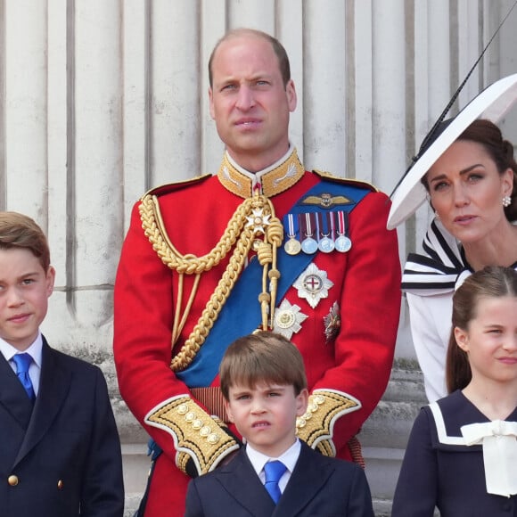 Le prince William, prince de Galles, Catherine Kate Middleton, princesse de Galles, le prince George, le prince Louis et la princesse Charlotte - Les membres de la famille royale britannique au balcon du Palais de Buckingham lors de la parade militaire "Trooping the Colour" à Londres le 15 juin 2024 © Julien Burton / Bestimage 