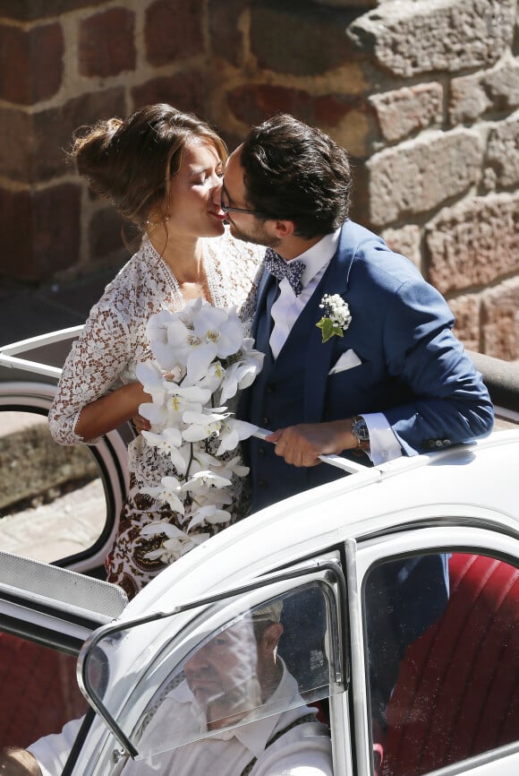 Sur Instagram, la journaliste partage une photo souvenir pour l'occasion.
Mariage de Thomas Hollande et de la journaliste Emilie Broussouloux l'église de Meyssac en Corrèze, près de Brive, ville d'Emiie. Le 8 Septembre. © Patrick Bernard-Guillaume Collet / Bestimage