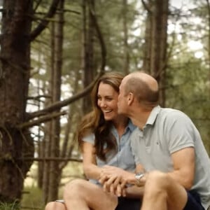 Kate Middleton en a fini avec la chimiothérapie et annonce dans une vidéo publiées sur les réseaux sociaux le 9 septembre 2024 qu'elle reprend ses activités. Traitée pour un cancer dont elle n'a pas dévoilé la nature, la princesse de Galles a publié une vidéo où on la voit notamment entourée du prince William et de leurs enfants, le prince George, la princesse Charlotte et le prince Louis. © Prince and Princess of Wales Instagram via Bestimage 