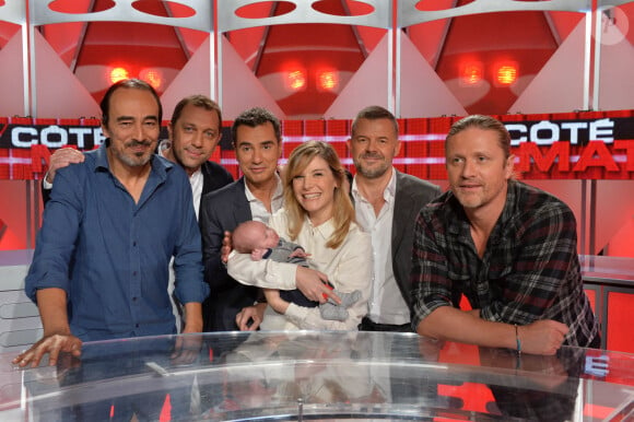 Xavier Gravelaine, Emmanuel Petit, Didier Roustan, Éric Naulleau, Louise Ekland et son fils Sacha ainsi que Laurent Luyat sur le plateau de 'Cote Match' le 27 septembre 2013 à Paris, France. Photo by Max Colin/ABACAPRESS.COM