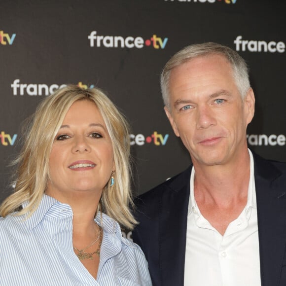 Flavie Flament et Julien Arnaud au photocall de la conférence de presse de rentrée de France Télévisions à Paris, France, le 4 septembre 2024. © Coadic Guirec/Bestimage