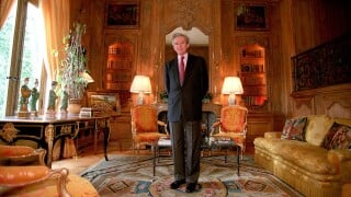 Dans le bureau du milliardaire Bernard Arnault : une pièce aux très rares visiteurs, faite "d'oeuvres d'art et de photos de famille"