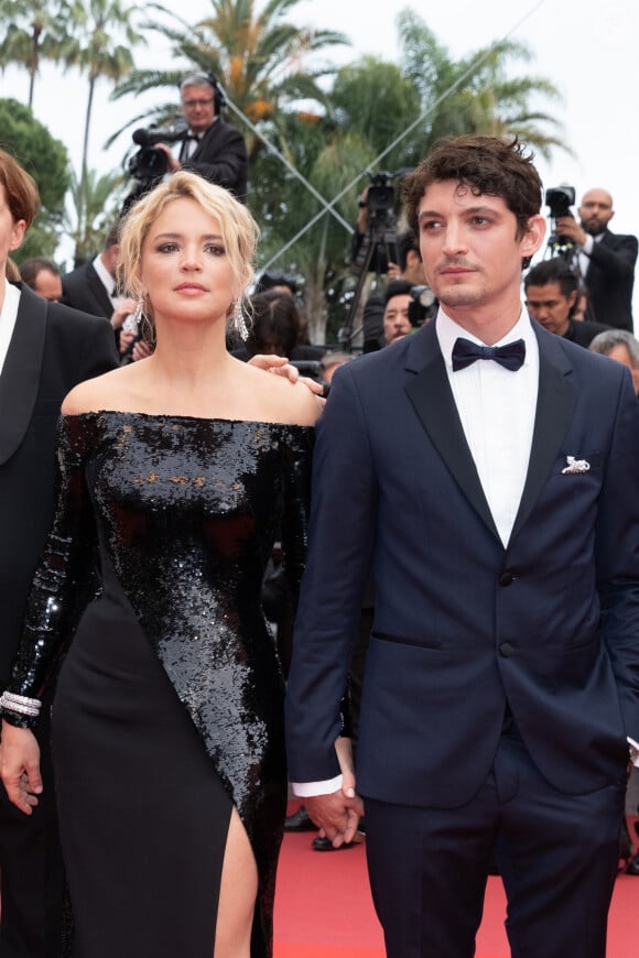 Virginie Efira et son compagnon Niels Schneider - Montée des marches du film "Sibyl" lors du 72ème Festival International du Film de Cannes. Le 24 mai 2019 © Borde / Bestimage 