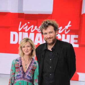 Olivier de Benoist et sa femme Caroline siègeront dans le célèbre canapé rouge de Michel Drucker dans "Vivement dimanche" le 15 septembre 2024 sur France 3
Exclusif - Olivier de Benoist et sa femme Caroline de Benoist - Enregistrement de l'émission "Vivement Dimanche", présentée par M.Drucker et diffusée le 15 septembre sur France 3. Le 10 septembre 2024 © Guillaume Gaffiot / Bestimage