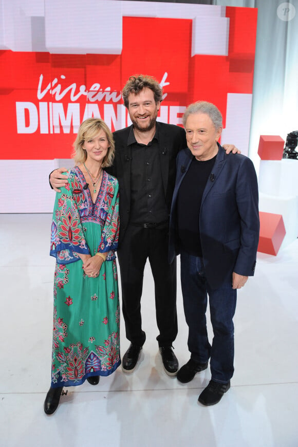 Exclusif - Olivier de Benoist, sa femme Caroline de Benoist et Michel Drucker - Enregistrement de l'émission "Vivement Dimanche", présentée par M.Drucker et diffusée le 15 septembre sur France 3. Le 10 septembre 2024 © Guillaume Gaffiot / Bestimage 