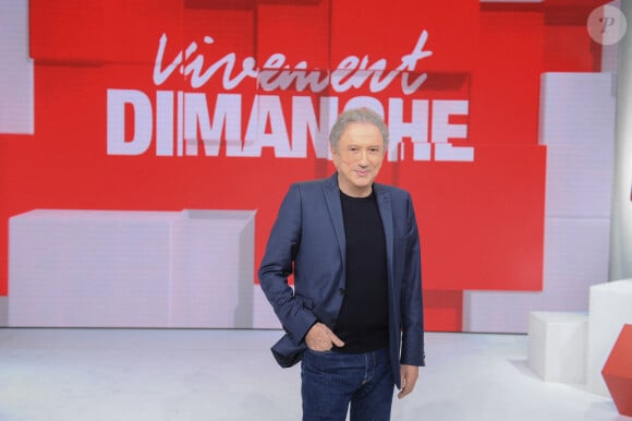 Exclusif - Michel Drucker - Enregistrement de l'émission "Vivement Dimanche", présentée par M.Drucker et diffusée le 15 septembre sur France 3. Le 10 septembre 2024 © Guillaume Gaffiot / Bestimage 