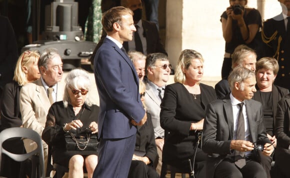 Pierre Vernier, Élodie Constantin, Le président de la république Emmanuel Macron, Paul Belmondo et sa femme Luana lors de la cérémonie d'hommage national à Jean-Paul Belmondo à l'Hôtel des Invalides à Paris, France. © Christophe Aubert via Bestimage 