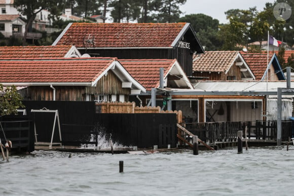 Ce week-end, la presqu'île du Cap Ferret à Lège Cap Ferret dans le sud-ouest de la France a été touchée par un vague phénomène de submersion et de fortes pluies, comme on peut le voir ici le samedi 28 octobre 2023. Photo par Thibaud MORITZ/ABACAPRESS.COM