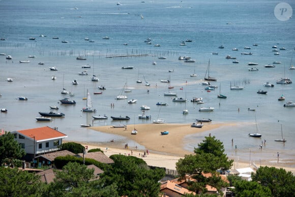 Lege-Cap-Ferret (33) : vue sur les bateaux sur le banc du Mimbeau et le bassin d'Arcachon - Photo by Delmarty J/ANDBZ/ABACAPRESS.COM