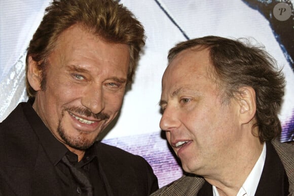 Les stars du film Le chanteur français Johnny Hallyday et Fabrice Luchini assistent à l'avant-première de 'Jean-Philippe' réalisé par Laurent Tuel au théâtre UGC Normandie à Paris, France, le 28 mars 2006. Photo par Klein-Gouhier/ABACAPRESS.COM