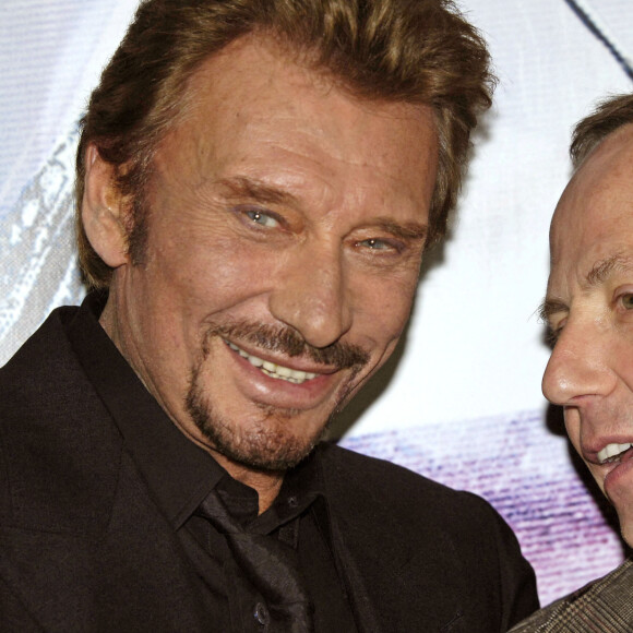 Les stars du film Le chanteur français Johnny Hallyday et Fabrice Luchini assistent à l'avant-première de 'Jean-Philippe' réalisé par Laurent Tuel au théâtre UGC Normandie à Paris, France, le 28 mars 2006. Photo par Klein-Gouhier/ABACAPRESS.COM