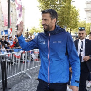 Mais le président du comité d'organisation des Jeux va-t-il enfin prendre un peu de repos ? 
Tony Estanguet lors du défilé des athlètes français ayant participé aux Jeux olympiques et paralympiques de Paris 2024, sur l'avenue des Champs-Élysées à Paris, France, le 14 septembre 2024. Photo par Romuald Meigneux/Pool/ABACAPRESS.COM